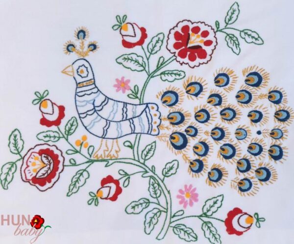 Párna huzat hímzett fehér pávás 58x45 cm