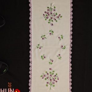 Hímzett terítő ibolyás futó fehér