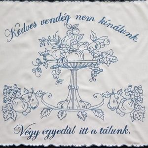 Falvédő Kedves vendég nem kínálunk, hímzett 82x57 cm