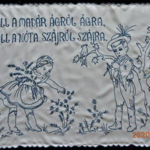 Falvédő hímzett, Száll a madár ágról, kék 82x55 cm