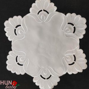 Gépi madérás terítő drapp 29 cm kör