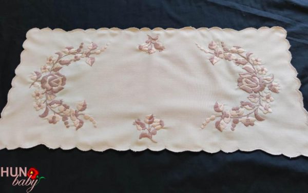 Hímzett terítő drapp kalocsai 53x26 cm