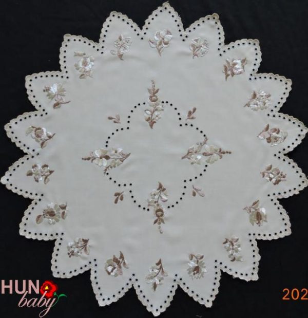 Hímzett terítő drapp kalocsai kör 55cm