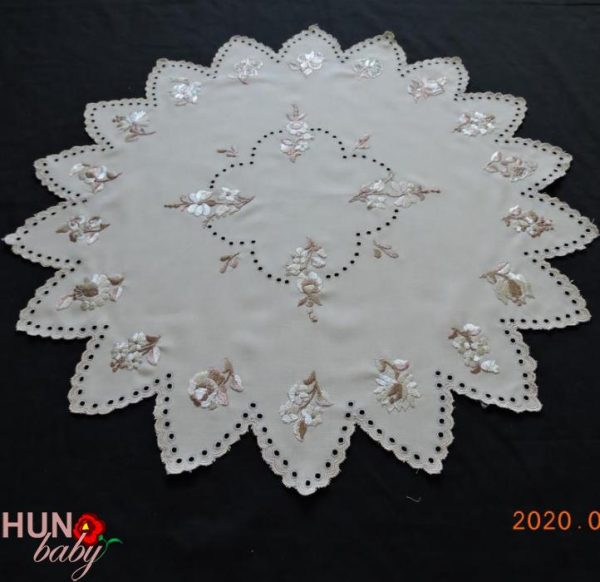 Hímzett terítő drapp kalocsai kör 55cm