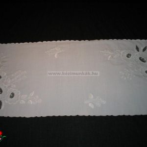 Hímzett terítő fehér komlói mintával 85x35 cm
