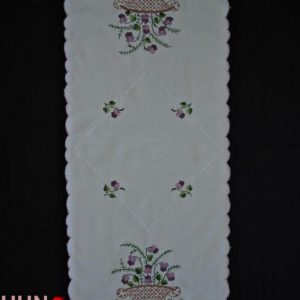 Hímzett terítő ibolyás futó kosaras 85x35 cm