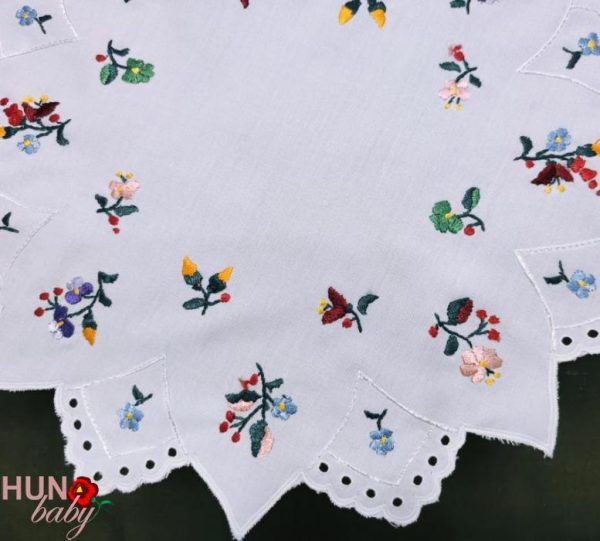Hímzett terítő kalocsai fehér kör 45 cm
