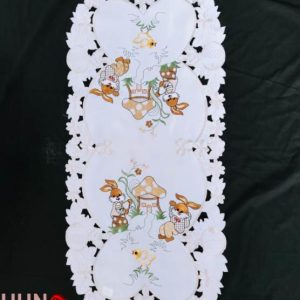 Húsvéti terítő gépi fehér nyuszis gombás 85x35 cm