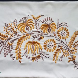 Párna előnyomott Ókalocsai fehér 58x40cm