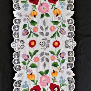 Riselt kalocsai terítő fehér 78x38 cm