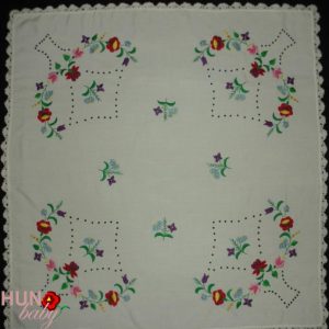Hímzett terítő kalocsai luggalt horgolt 90x90 cm