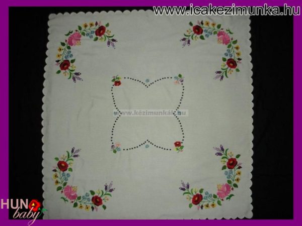 Előnyomott szegett fehér kalocsai 85x85 cm