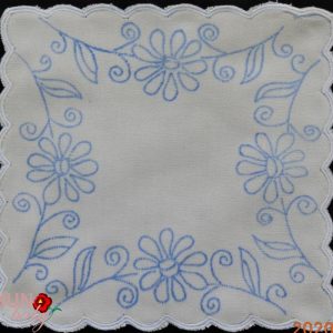 Előnyomott terítő szegett margarettás 17x17 cm