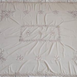 Hímzett terítő drapp riselt 190x140 cm