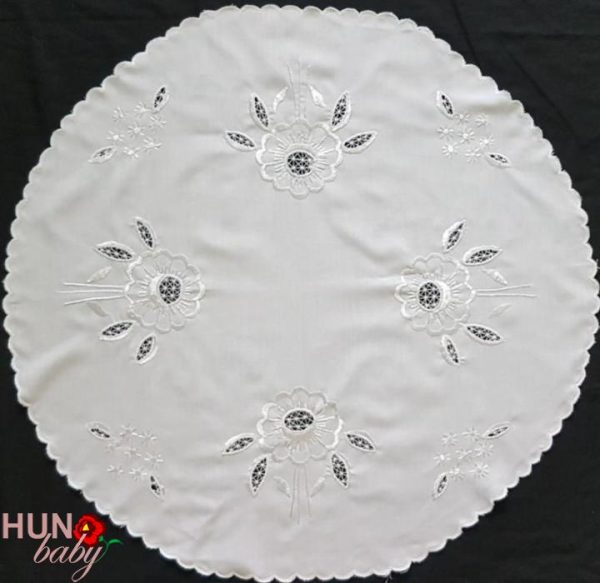 Hímzett terítő fehér komlói riselt kör 65 cm
