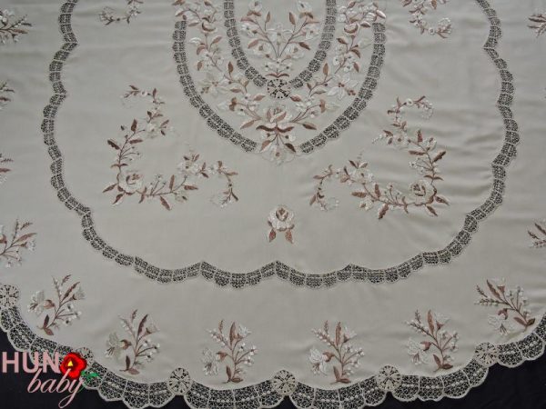 Hímzett terítő ovál riselt, drapp 200x140 cm
