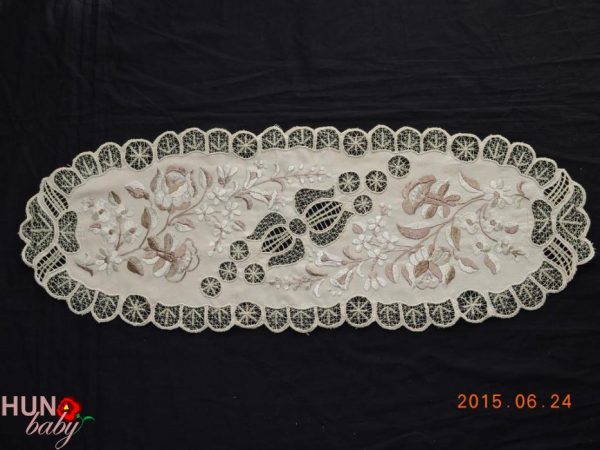 Riselt terítő drapp kalocsai 66x25 cm