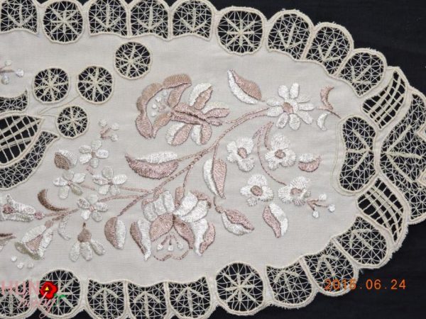 Riselt terítő drapp kalocsai 66x25 cm