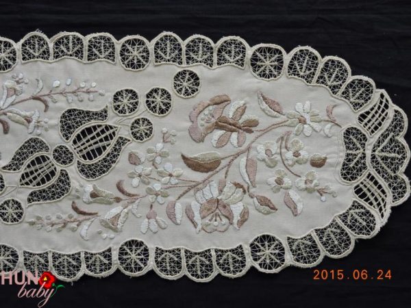 Riselt terítő drapp kalocsai 66x25 cm