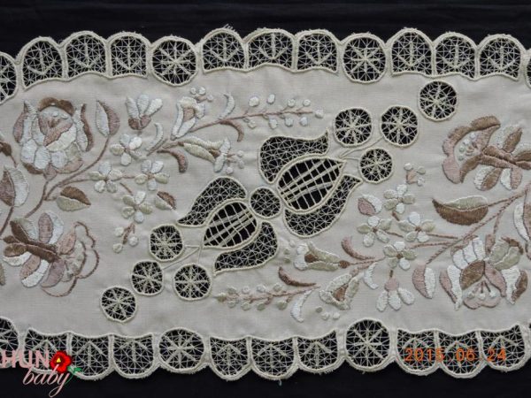 Riselt terítő drapp kalocsai 66x25 cm