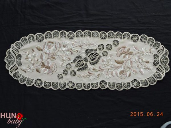 Riselt terítő drapp kalocsai 66x25 cm